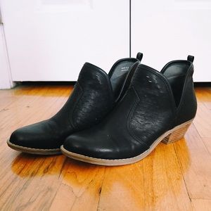 Size 8.5 Report Ankle Booties